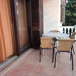 Superior, 3 And 2 Bathrooms Vorgesetzter Maria Sea View, 100-150m To Апартаменты