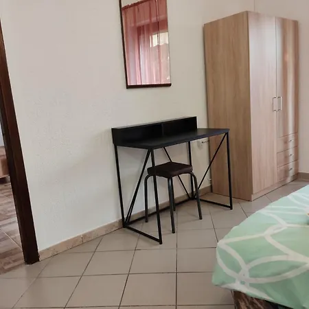 Superior, 3 And 2 Bathrooms Vorgesetzter Maria Sea View, 100-150m To דירה