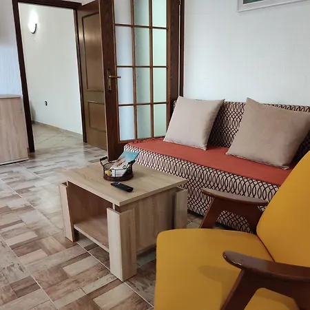 Superior, 3 And 2 Bathrooms Vorgesetzter Maria Sea View, 100-150m To דירה *