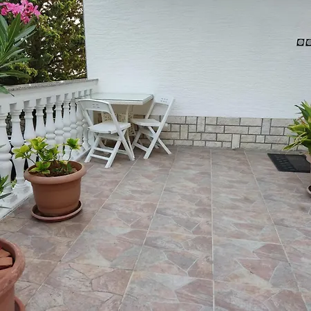 Superior, 3 And 2 Bathrooms Vorgesetzter Maria Sea View, 100-150m To דירה